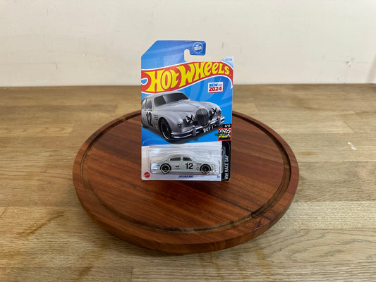 Hot Wheels HW Race Day Jaguar MK1